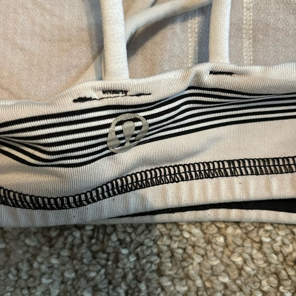 BUNDLE OF BRAS - Picture 7 of 7